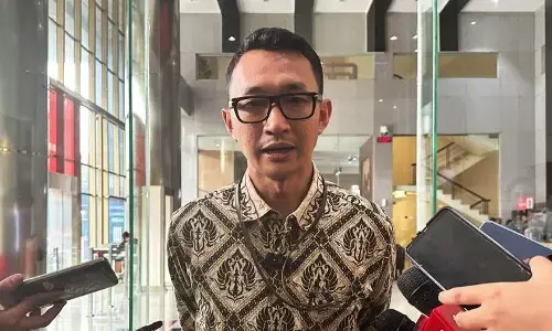 KPK panggil empat saksi kasus pengadaan komputer dan laptop KPK panggil empat saksi kasus pengadaan komputer dan laptop