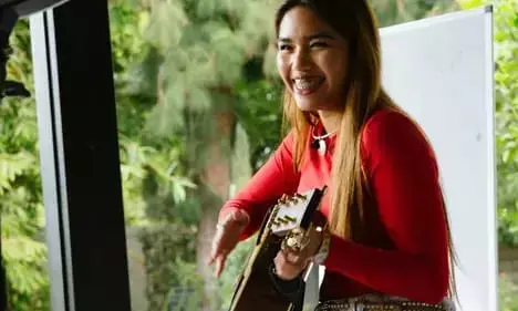 Dari Jakarta ke Los Angeles, Kisah Els Hagia menemukan suaranya Dari Jakarta ke Los Angeles, Kisah Els Hagia menemukan suaranya