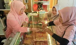 Harga emas Antam-Galeri24 naik, UBS turun di Pegadaian awal Oktober Harga emas Antam-Galeri24 naik, UBS turun di Pegadaian awal Oktober