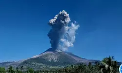 Gunung Lewotobi Laki-laki kembali erupsi dua kali pada Rabu siang