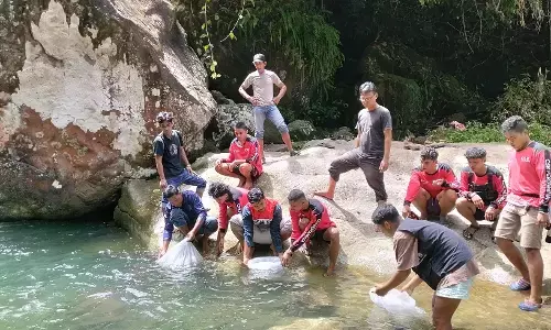 Pertamina Patra Niaga IT Teluk Kabung restocking ikan di Sungai Lubuk Hitam Pertamina Patra Niaga IT Teluk Kabung restocking ikan di Sungai Lubuk Hitam