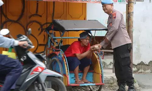Di balik tegasnya Propam, ada aksi sosial yang bikin warga terharu Di balik tegasnya Propam, ada aksi sosial yang bikin warga terharu