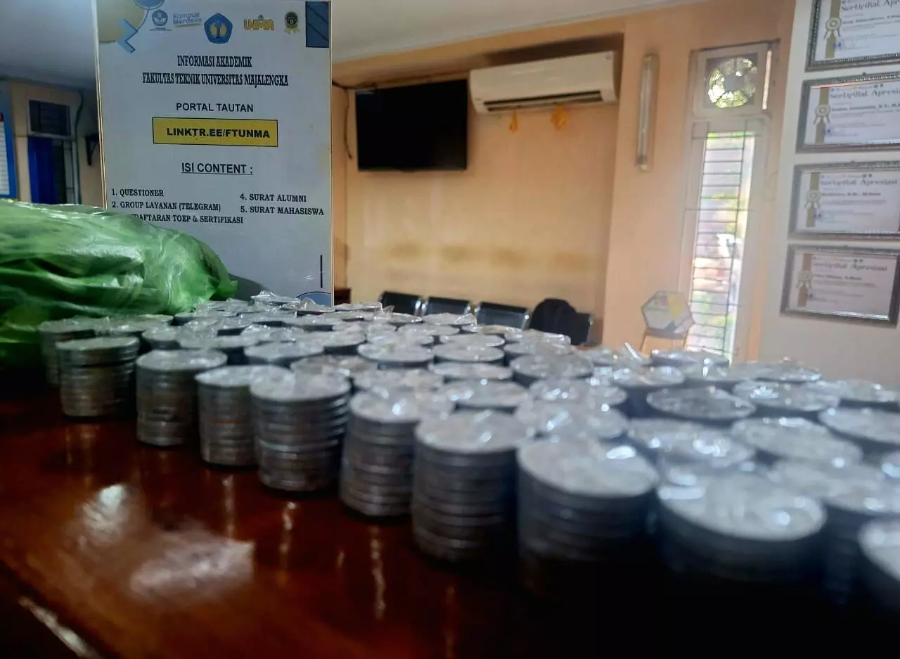 Menabung sejak SMP, Mahasiswa Unma lunasi biaya sidang dengan uang koin