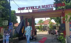 Peringati Hari Batik Nasional SMP Stella Matutina gelar Batik Fashion Show