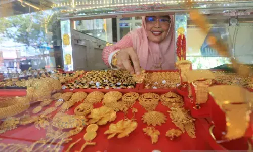 Emas Antam terkoreksi Naik, UBS-Galeri24 meroket di Pegadaian