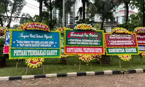 Karangan bunga dukung Purbaya tak naikkan cukai rokok, KNPK: Siap bela kebijakan pro rakyat Karangan bunga dukung Purbaya tak naikkan cukai rokok, KNPK: Siap bela kebijakan pro rakyat