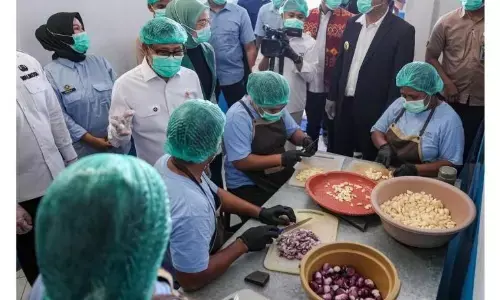 Kemenko PM tekankan kedisiplinan SPPG dalam produksi MBG