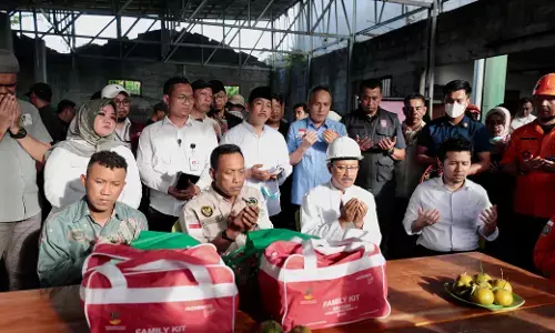 Gus Ipul doa bersama keluarga korban Ponpes Al-Khoziny, pastikan layanan darurat berjalan Gus Ipul doa bersama keluarga korban Ponpes Al-Khoziny, pastikan layanan darurat berjalan