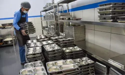 Anak satpam bisa ikut nafkahi keluarga berkat kerja di dapur MBG Anak satpam bisa ikut nafkahi keluarga berkat kerja di dapur MBG