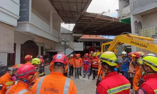 Setelah 3 hari, evakuasi korban Ponpes Al Khoziny ambruk akhirnya gunakan alat berat