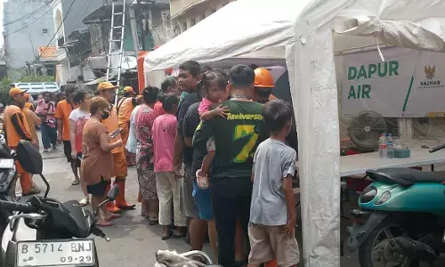 BAZNAS RI salurkan bantuan pangan bagi korban kebakaran di Tamansari, Jakbar BAZNAS RI salurkan bantuan pangan bagi korban kebakaran di Tamansari, Jakbar