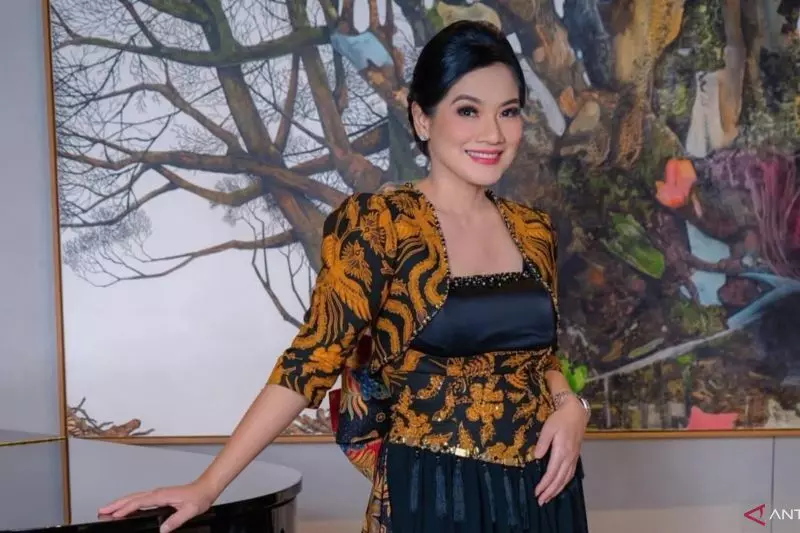 Titi Kamal bangga pakai batik sebagai identitas bangsa