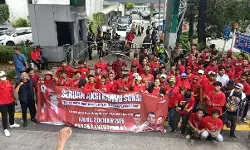 Ratusan kader SOKSI gelar aksi damai di Gedung Kementerian Hukum, Jakarta Ratusan kader SOKSI gelar aksi damai di Gedung Kementerian Hukum, Jakarta