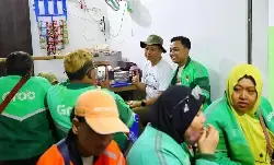 Ajak jaga kondusivitas daerah, Bupati Kudus sarapan lentog bareng komunitas ojol