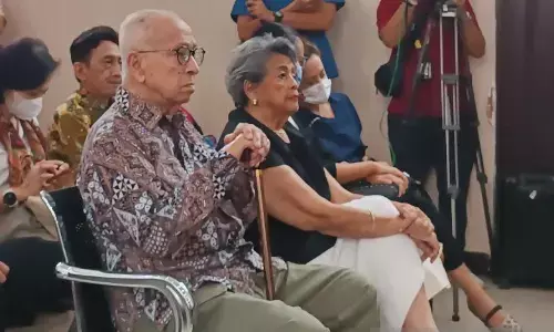 Keluarga Nadiem hadiri sidang perdana praperadilan di PN Jaksel Keluarga Nadiem hadiri sidang perdana praperadilan di PN Jaksel