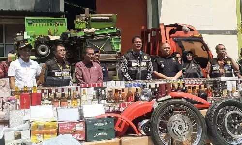 Menkeu Purbaya tinjau kawasan industri hasil tembakau Kudus Menkeu Purbaya tinjau kawasan industri hasil tembakau Kudus