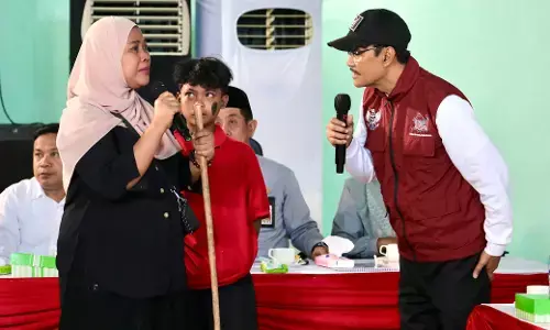 Gus Ipul tersentuh perjuangan perempuan Tunanetra, ibunda siswa Sekolah Rakyat Banyuwangi