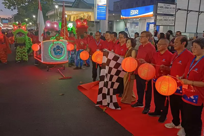 Pawai lampion Festival Mooncake Tanjungpinang diramaikan 2.000 peserta