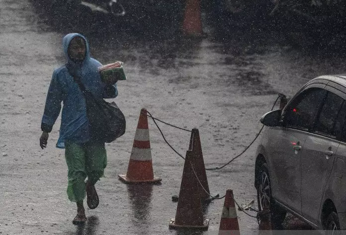 Sedia payung, Jakarta diprakirakan hujan pada siang hingga malam