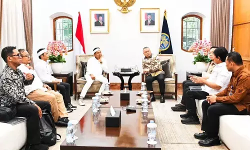 Menhub dan Gubernur Dedi Mulyadi perkuat transportasi di Jabar Menhub dan Gubernur Dedi Mulyadi perkuat transportasi di Jabar