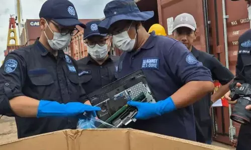 KLH gagalkan masuknya 73 kontainer limbah elektronik ilegal asal AS KLH gagalkan masuknya 73 kontainer limbah elektronik ilegal asal AS