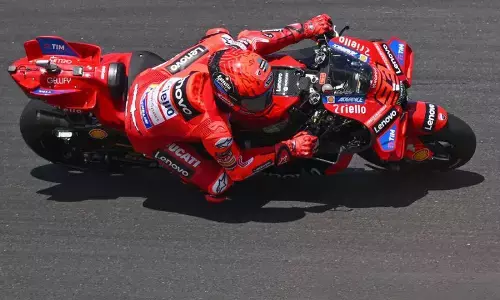 Marc Marquez kemungkinan alami cedera patah tulang bahu kanan Marc Marquez kemungkinan alami cedera patah tulang bahu kanan