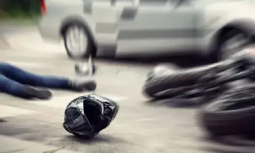 Pemotor tewas terlindas truk di Daan Mogot Jakbar Pemotor tewas terlindas truk di Daan Mogot Jakbar