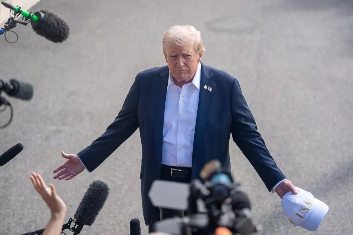Trump kerahkan 400 personel militer ke beberapa negara bagian