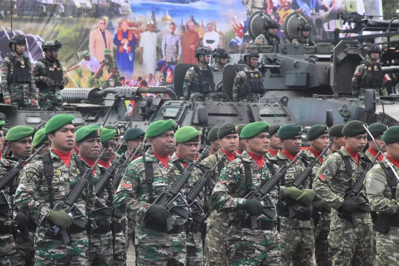 Kodim 1710/Mimika bersama satuan TNI se-Garnisun Timika gelar Upacara HUT Ke-80 TNI