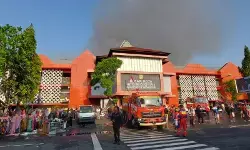 Damkar kerahkan belasan mobil padamkan api di Pasar Wonogiri