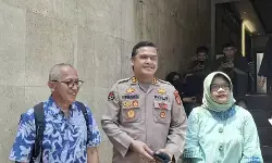 Pihak keluarga Arya Daru sambangi Polda Metro Jaya Pihak keluarga Arya Daru sambangi Polda Metro Jaya