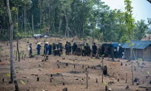 Warga Badui serentak mulai tanam padi gogo di lahan darat Warga Badui serentak mulai tanam padi gogo di lahan darat