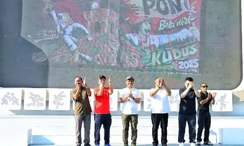 Jelang PON Bela Diri 2025, tifo raksasa dibentangkan di Alun-Alun Simpang Tujuh Kudus Jelang PON Bela Diri 2025, tifo raksasa dibentangkan di Alun-Alun Simpang Tujuh Kudus