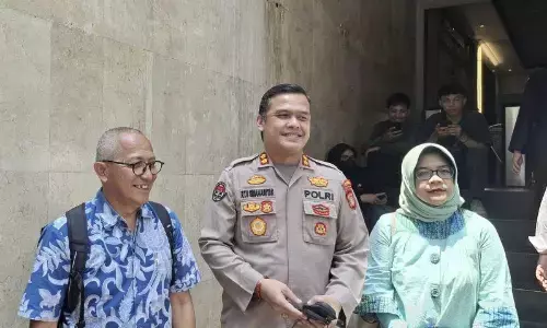 Pihak keluarga Arya Daru sambangi Polda Metro Jaya Pihak keluarga Arya Daru sambangi Polda Metro Jaya