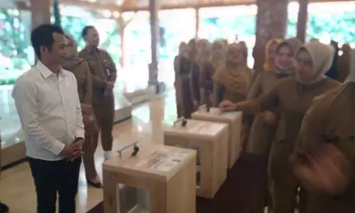 Bupati Purwakarta Om Zein launching Program Poe Ibu Bupati Purwakarta Om Zein launching Program Poe Ibu