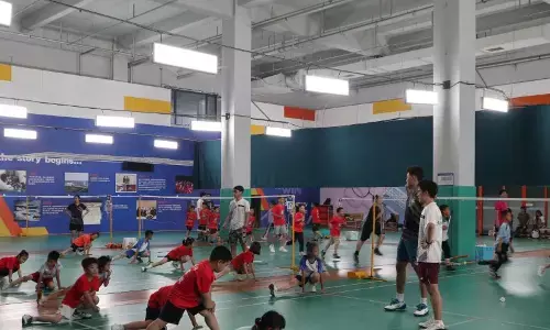 Melatih badminton sampai ke negeri China Melatih badminton sampai ke negeri China
