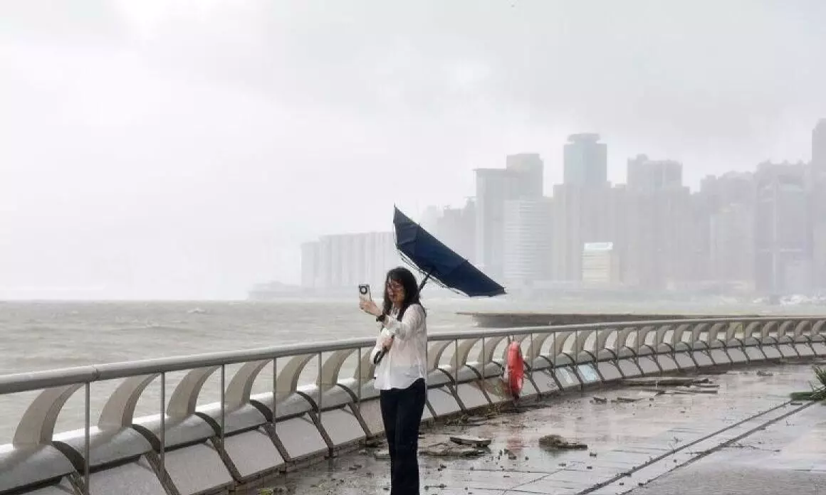 Ribuan warga mengungsi saat Topan Matmo terjang China selatan