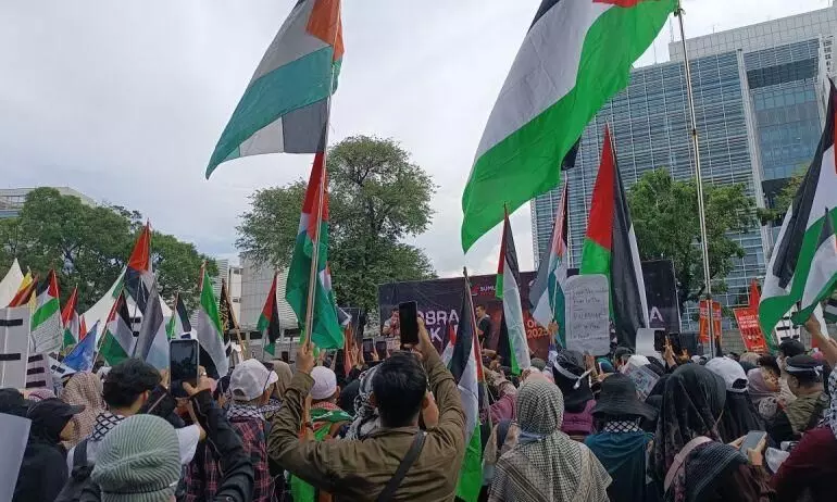Massa gelar unjuk rasa di depan Kedubes Amerika