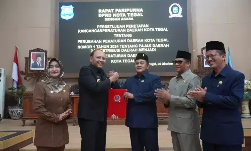 Seluruh fraksi DPRD Kota Tegal setujui Raperda Pajak dan Retribusi Daerah Seluruh fraksi DPRD Kota Tegal setujui Raperda Pajak dan Retribusi Daerah