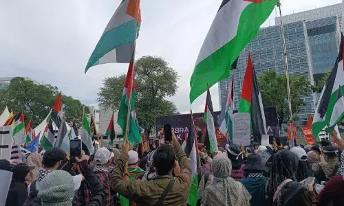 Massa gelar unjuk rasa di depan Kedubes Amerika Massa gelar unjuk rasa di depan Kedubes Amerika