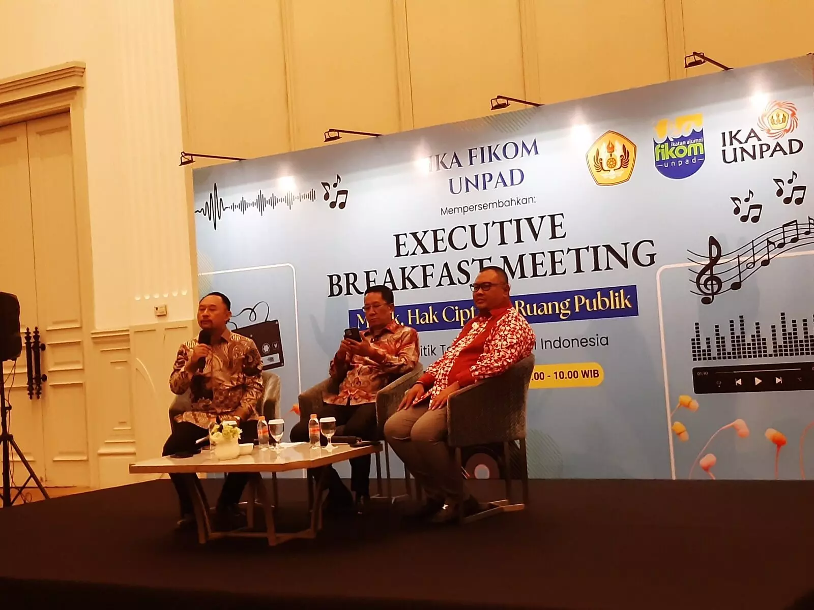 Masyarakat tidak perlu khawatir terkait royalti musik saat di kafe atau restoran