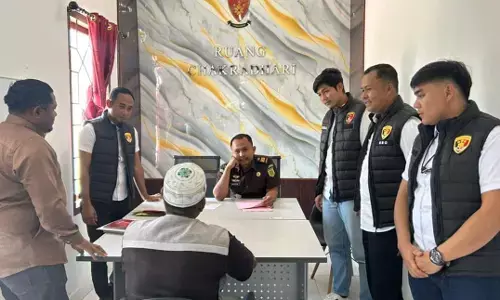 Penyidik Polres Bener Meriah serahkan tersangka penyalahgunaan BBM subsidi ke jaksa Penyidik Polres Bener Meriah serahkan tersangka penyalahgunaan BBM subsidi ke jaksa