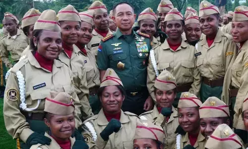 Panglima TNI pimpin upacara penyambutan KKRI wilayah Jayapura Panglima TNI pimpin upacara penyambutan KKRI wilayah Jayapura