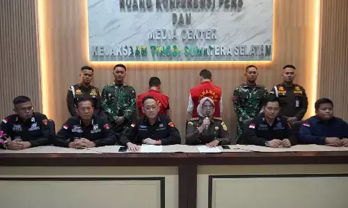 Dua pelaku Jaksa Gadungan ditahan Kejati Sumsel Dua pelaku Jaksa Gadungan ditahan Kejati Sumsel