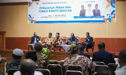 Wali Kota Magelang tekankan pendidikan karakter dan disiplin lewat komite sekolah Wali Kota Magelang tekankan pendidikan karakter dan disiplin lewat komite sekolah