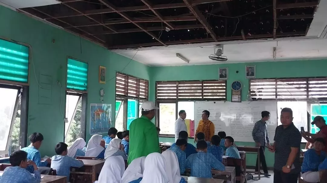Komisi IV DPRD Kota Bekasi sidak sekolah USB SMPN 62, soroti gedung nyaris roboh Komisi IV DPRD Kota Bekasi sidak sekolah USB SMPN 62, soroti gedung nyaris roboh
