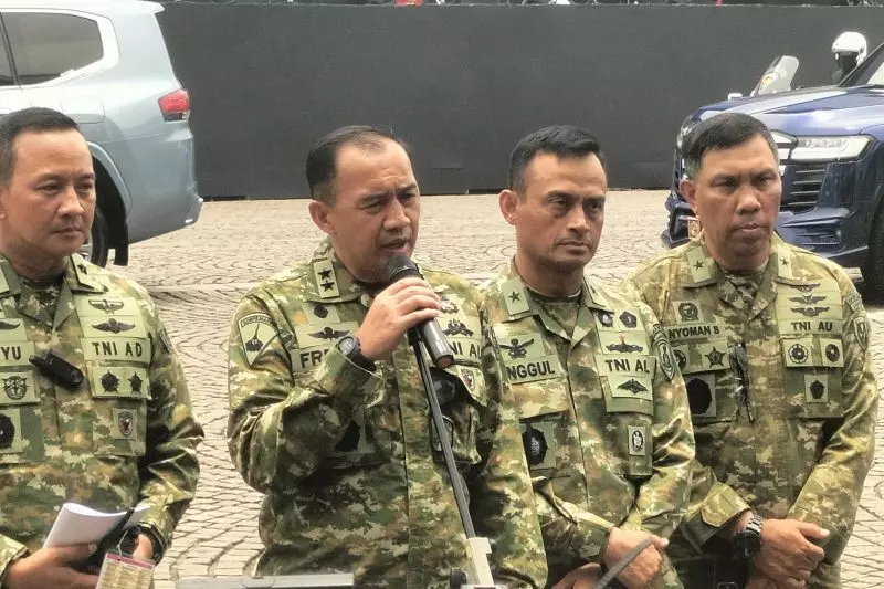 TNI sebut Praka Zaenal sempat bertabrakan di udara sebelum meninggal TNI sebut Praka Zaenal sempat bertabrakan di udara sebelum meninggal