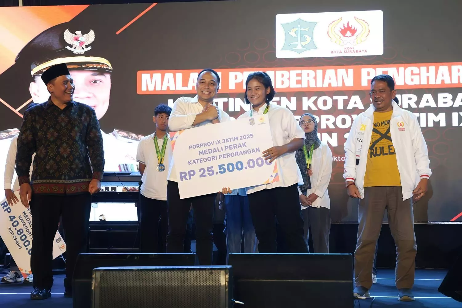 Pemkot Surabaya kucurkan bonus Rp42,7 Miliar untuk atlet berprestasi Porprov Jatim 2025 Pemkot Surabaya kucurkan bonus Rp42,7 Miliar untuk atlet berprestasi Porprov Jatim 2025