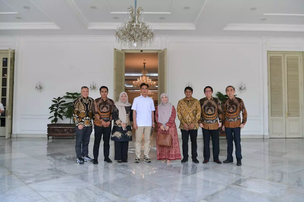 Wapres Gibran dorong sinergi UMKM perkuat ekonomi nasional Wapres Gibran dorong sinergi UMKM perkuat ekonomi nasional