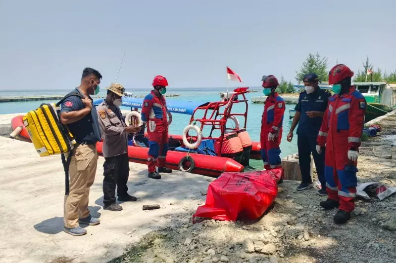 Tim SAR temukan jasad korban hilang kecelakaan kapal di Pulau Bokor Tim SAR temukan jasad korban hilang kecelakaan kapal di Pulau Bokor